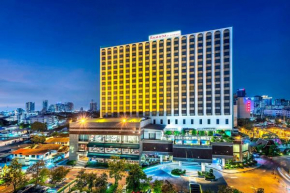 Отель Ramada by Wyndham Bangkok Chaophya Park  Бангкок